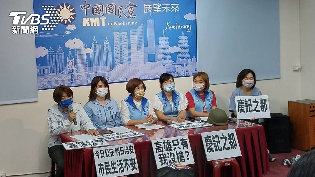 國民黨團痛批高雄淪慶記之都。(圖/TVBS)