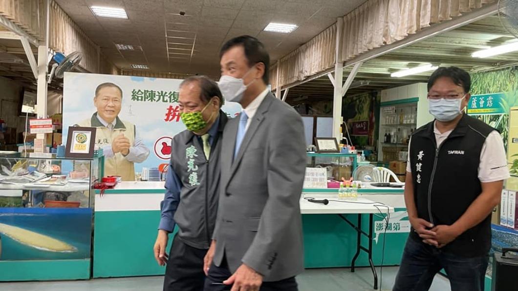 陳光復披戰袍參選澎湖縣長　蘇嘉全跨海輔選衝刺