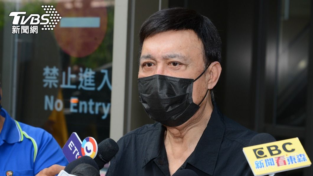 余天哭喊,「她拜託我讓她走了,我怎麼可能讓她走。」(圖/TVBS)