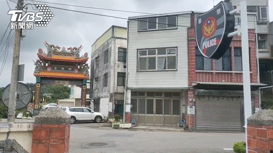 傻賊挑派出所附近宮廟偷香油錢 員警20秒抵達直接KO