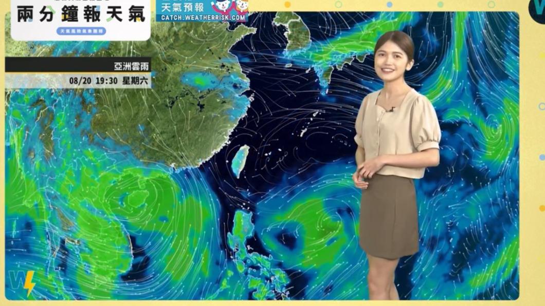 南邊大片低壓帶水氣會逐漸往西邊遠離台灣。(圖/翻攝自「天氣風險 WeatherRisk」臉書)