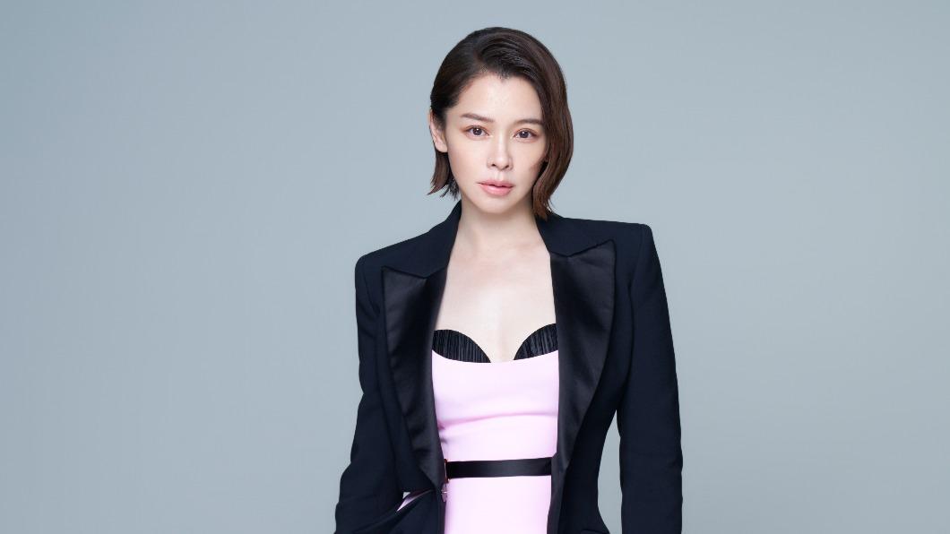 跟碧昂絲搶同一件禮服!徐若瑄成功穿上 樂喊:一切都是最好安排