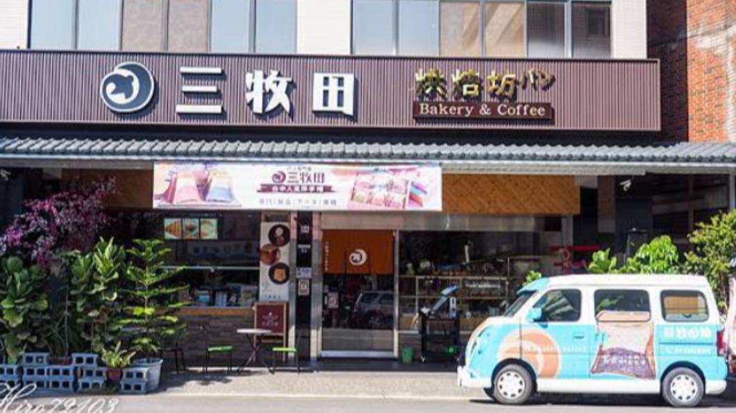 「三牧田麵包專門店」位在中興大學附近，一抵達店門口，目光就被１座大富士山給吸引住。（圖／富士山真好玩。天才真提供）