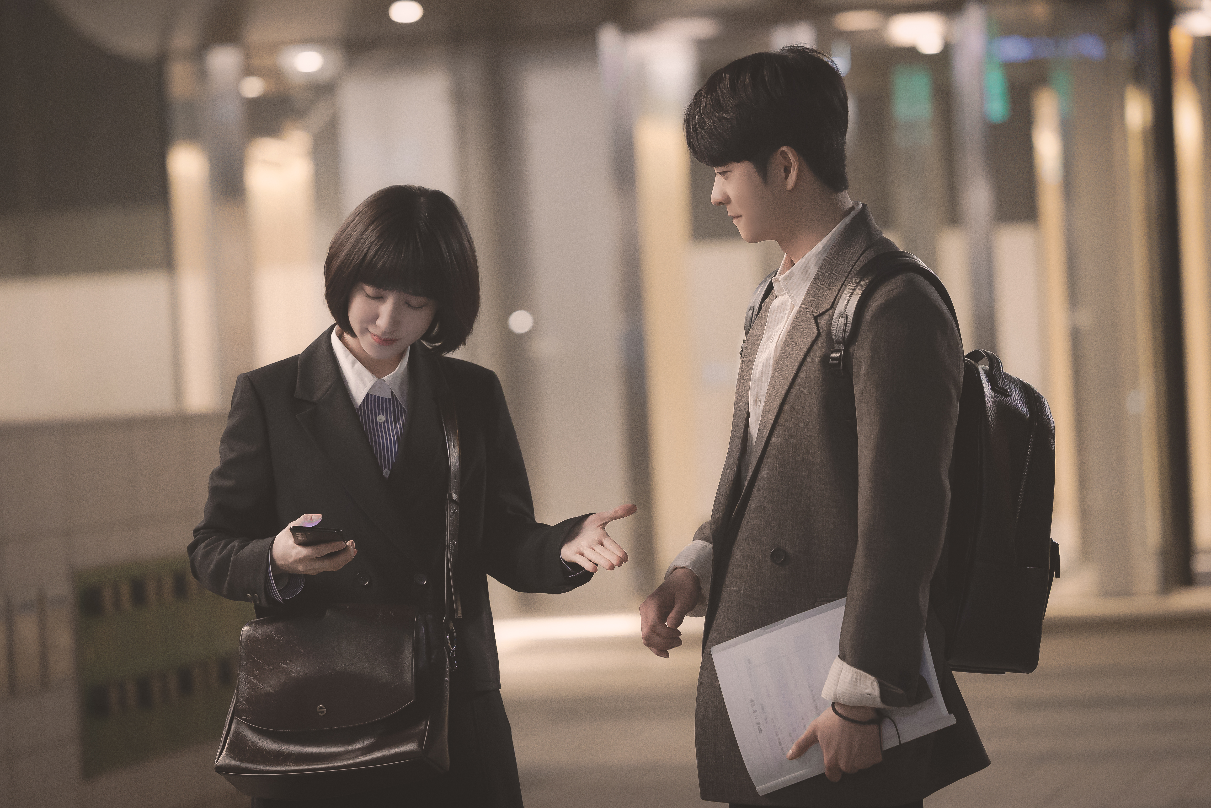 朴恩斌（左）接受姜泰伍告白。（圖／Netflix提供）