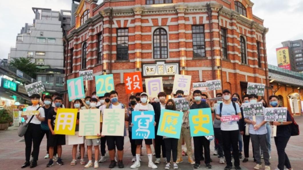 青民協快閃北市西門町 籲支持18歲公民權