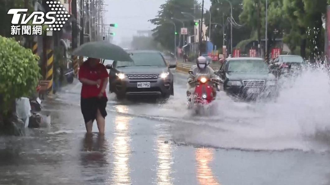 雨天騎車務必多加小心。(圖/TVBS)