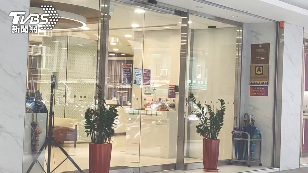 「金飯碗」不金了?銀行員嘆薪資低 網勸:以後就知道
