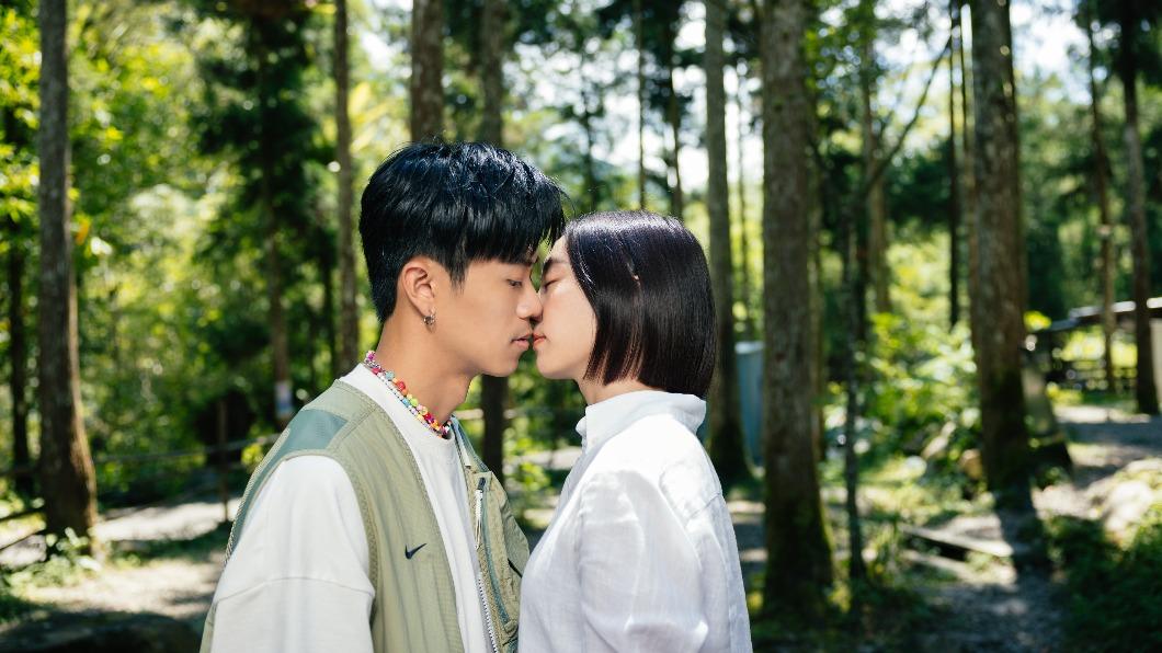 《全明星》女神奪廖柏雅「第一次」　忘情狂親不停羞喊：很自在
