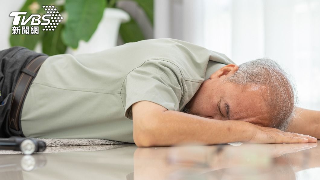 低血糖休克的症狀,正好類似中暑。(示意圖,非當事人/shutterstock達志影像)