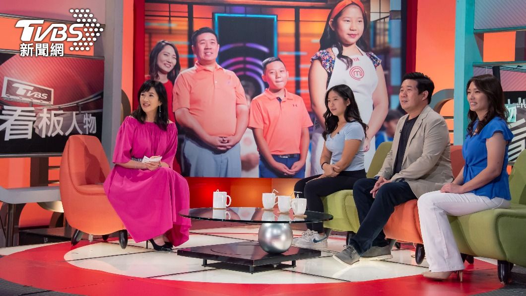 Liya與爸媽一起回顧參加比賽的過程。（圖／TVBS）