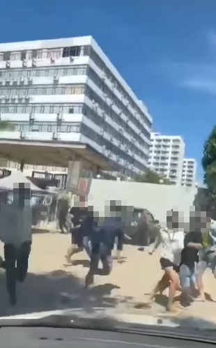 柬越邊境的賭場約60名越南籍員工集體逃跑。(圖/翻攝柬中時報臉書)