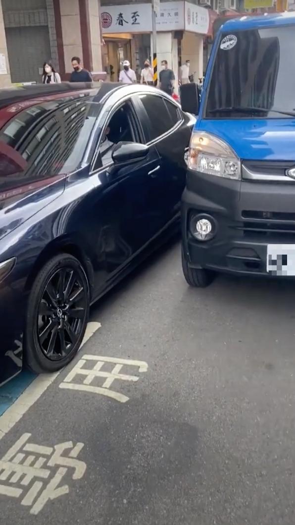 貨車司機錄下當時與馬3司機僵持畫面。（圖／翻攝自爆料公社）