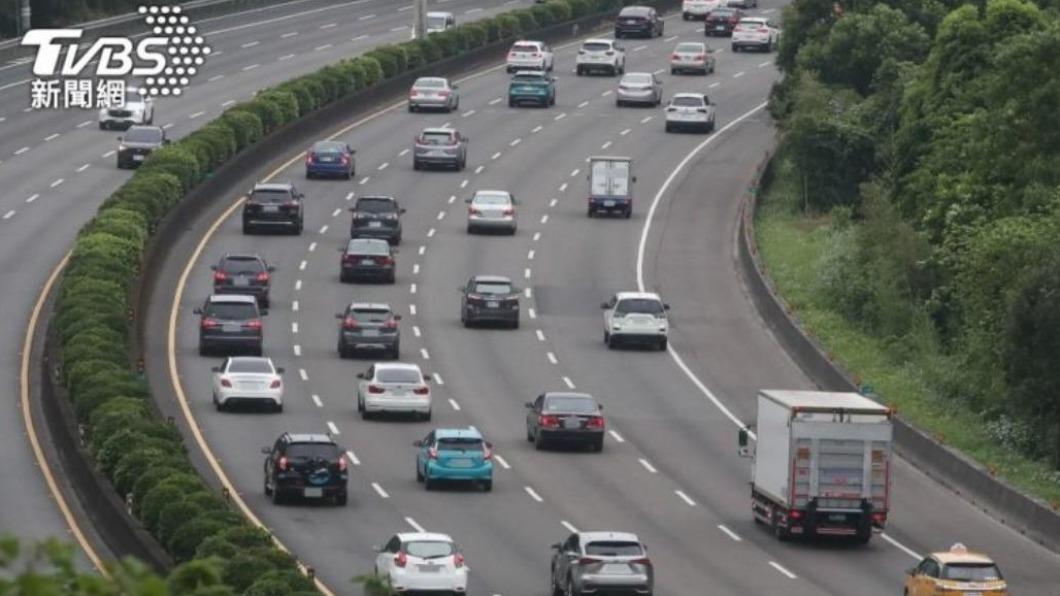 比照博愛座?他氣駕駛占用國道內側車道 網曝關鍵原因