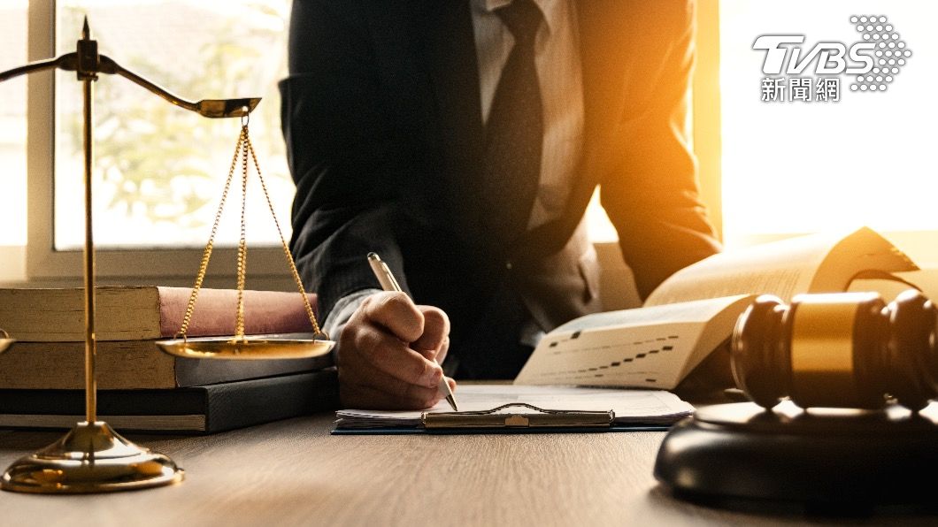 網友表示,東吳法律校友、人脈、資源都很好。(示意圖/shutterstock達志影像)