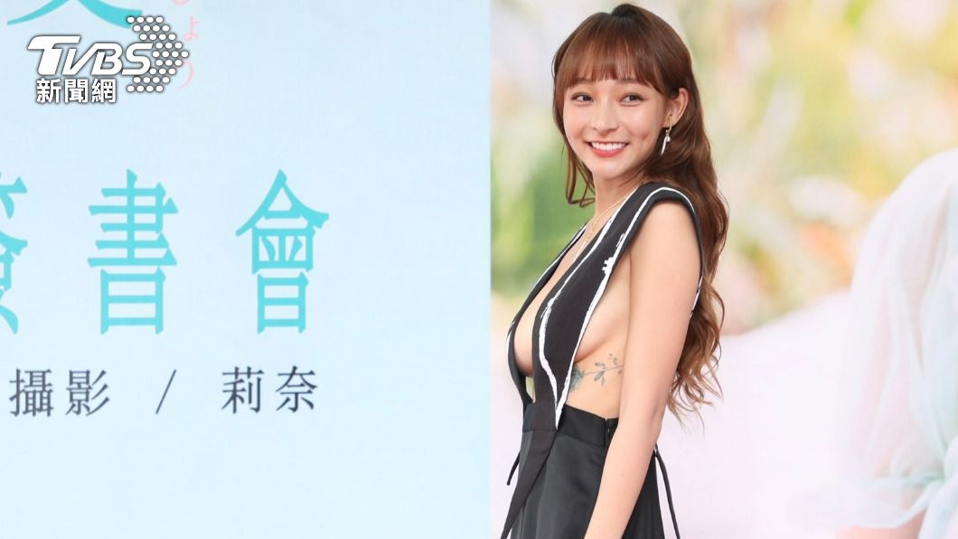 多圖/林襄「上身裹2條布」側胸現形 攝影師面前全裸走動