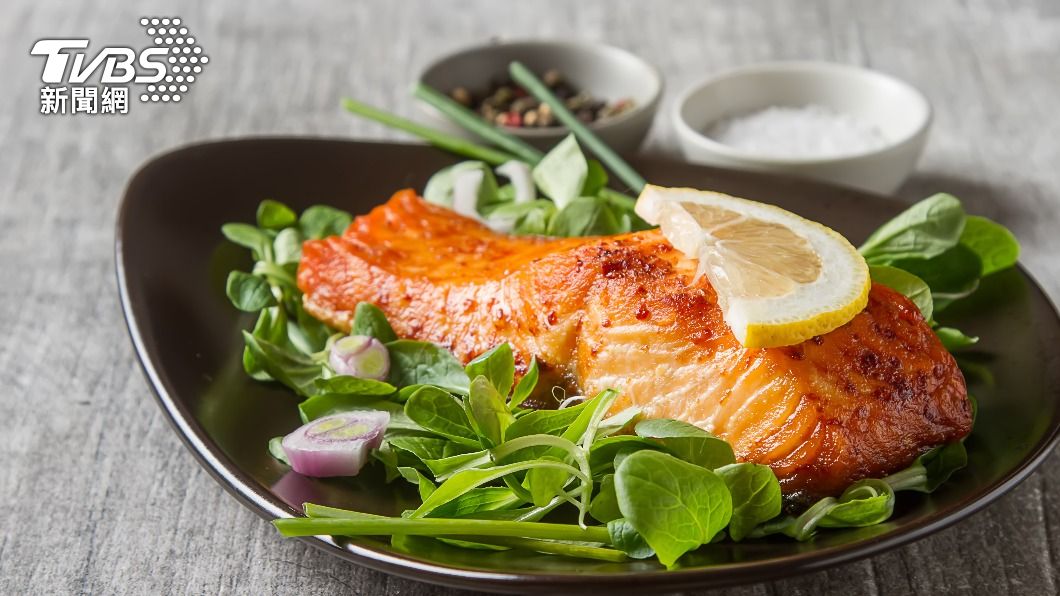 鮭魚含omega-3脂肪酸可以預防記憶衰退(示意圖/shutterstock達志影像)