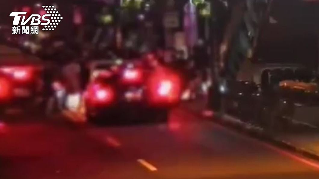 明仁會成員瞎挺友意外網內互打！為女人彩虹橋21人大亂鬥全栽了