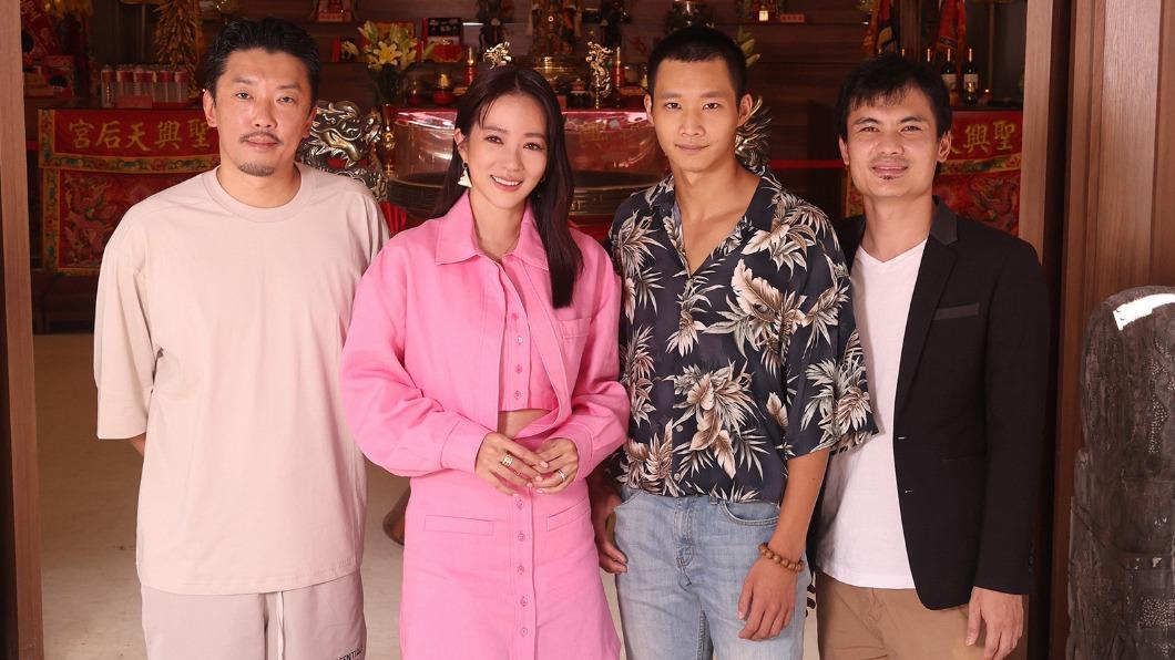 高宇蓁(左二)和段鈞豪(左)、郭耀仁(右)在片中將有「身體上的連結」,和黃冠智(右二)則飾演姐弟。(圖/馬棋朵提供)