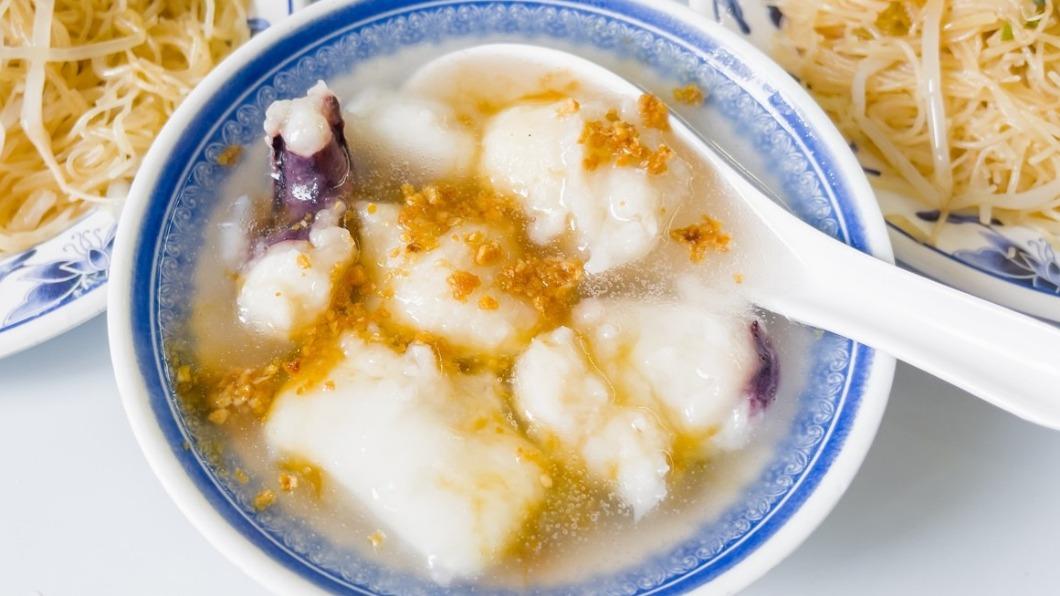 花枝羹大概有6塊花枝,每一塊都厚實又鮮甜脆彈。(圖/翻攝自小佳的幻想世界)