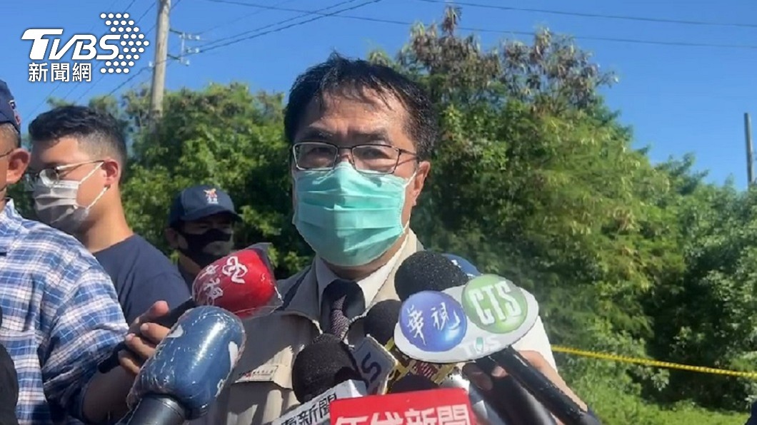 台南市長黃偉哲對這2名殉職員警表達哀悼並承諾全力協助家屬處理後續事宜。(圖/TVBS)