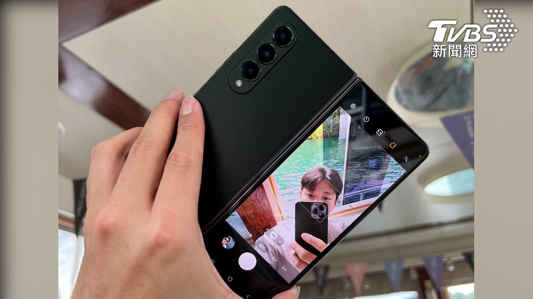 Galaxy Fold4(主鏡頭自拍)