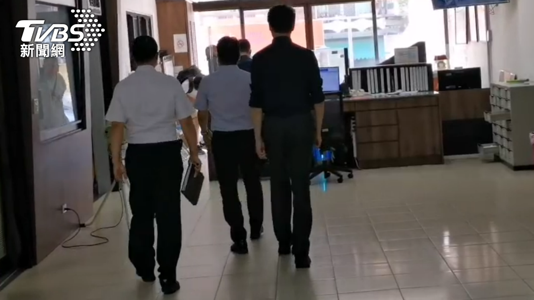 內政部長徐國勇前往探視曹瑞傑家屬。(圖/TVBS)