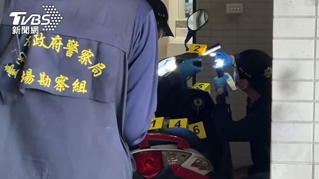 鑑識小組採證中。(圖/TVBS)