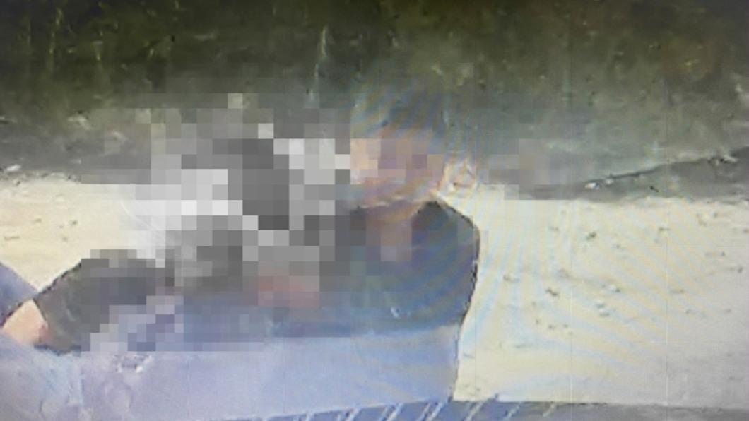 可惡!殺警嫌持槍詭異微笑 行車紀錄器拍下勒頸染血過程