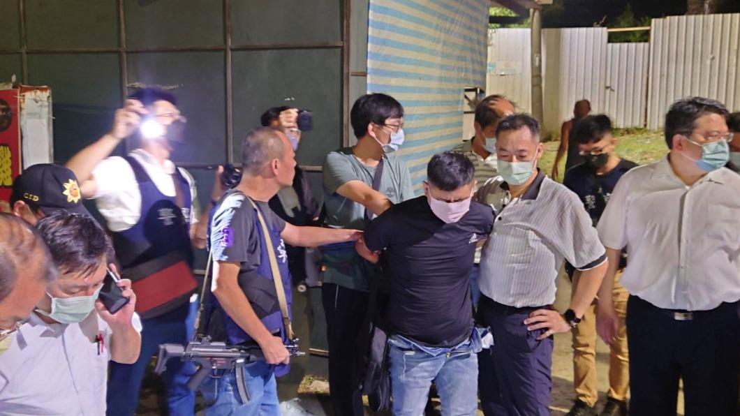 最新!明德外役監逃犯殺警 落網時警槍上膛剩18顆子彈