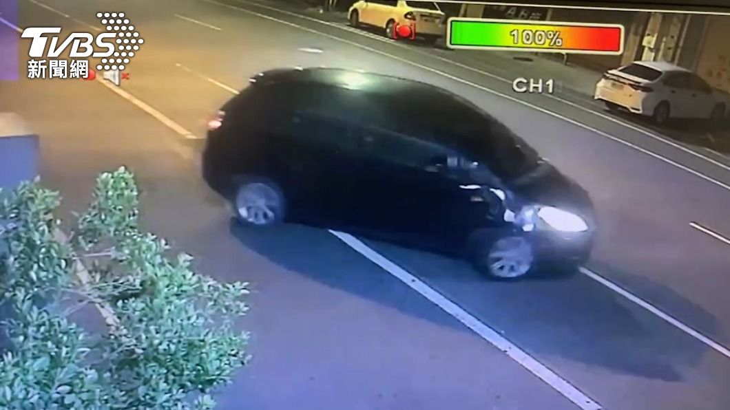 林信吾搭乘白牌車逃亡。（圖／TVBS）