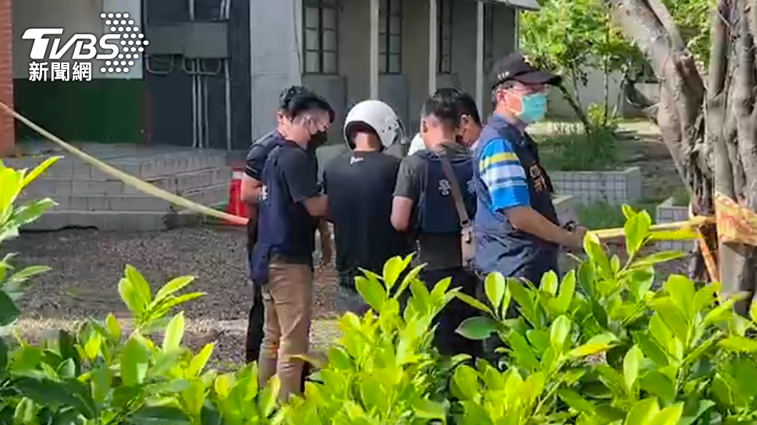 找到了!林嫌重返棄車現場 尋獲殺害兩警「關鍵兇器」