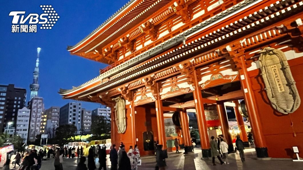 圖為東京淺草寺前商店街。（圖／中央社）