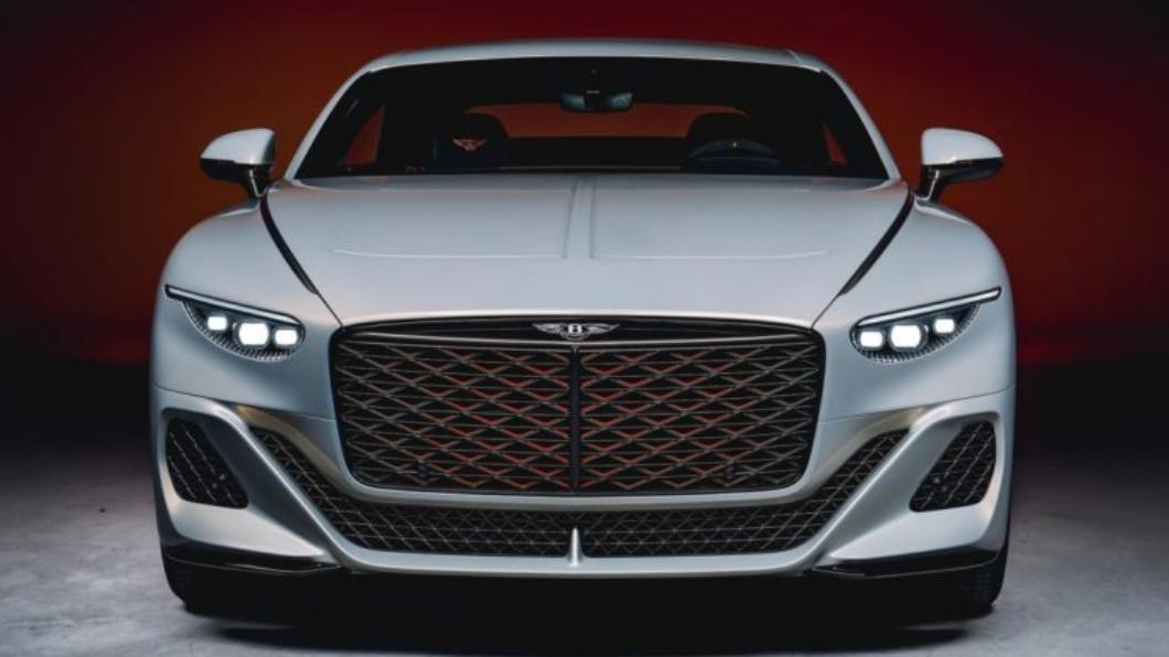 Mulliner Batur拿掉招牌的四圓燈，將水箱罩打造的更立體。（圖／翻攝自Bentley官網）