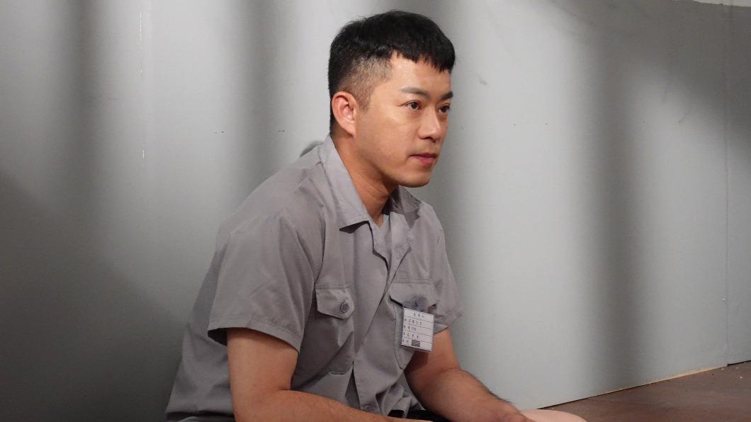 為弟頂罪入獄!Junior剃髮換上囚服 慘遭獄友毆打重傷