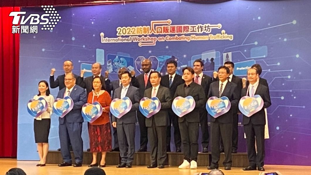 內政部移民署於今（23）日舉行「2022年防制人口販運國際工作坊」揭幕儀式。（圖／林至柔攝）