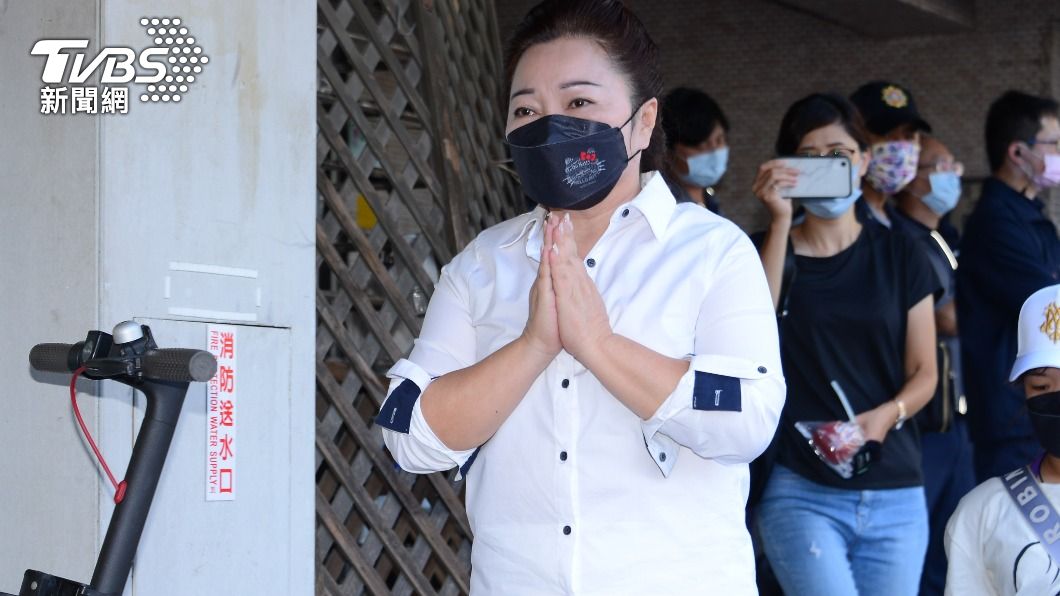 熬20年才止住眼淚!白冰冰喊話殉職2警家屬:你們不會孤單