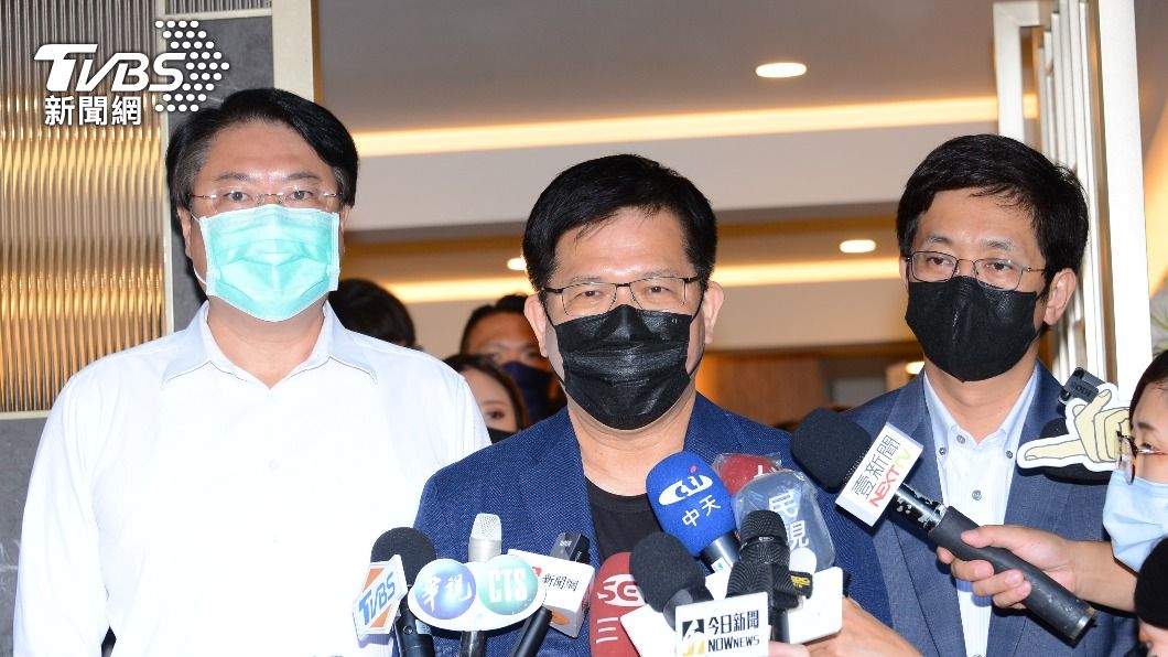 巧撞告別式!林佳龍為余苑綺「延期登記參選」 安慰余天:一起努力