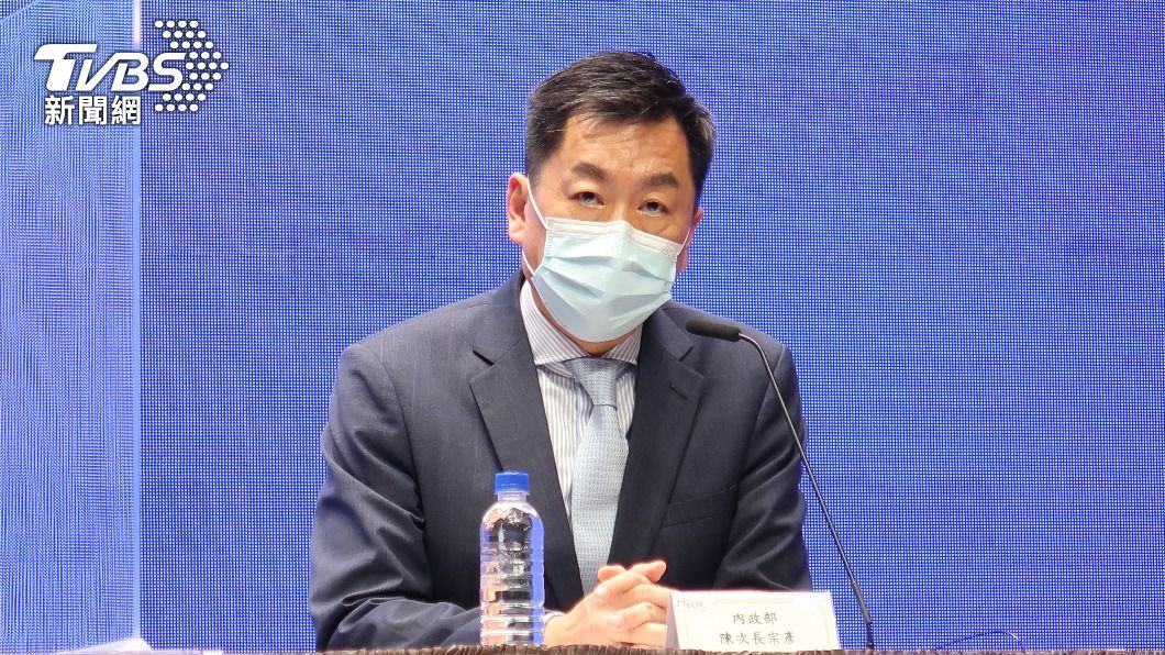 內政部次長陳宗彥宣布,內政部將再採購1萬多件的防彈背心和5萬多頂的頭盔。。(圖/林至柔攝)