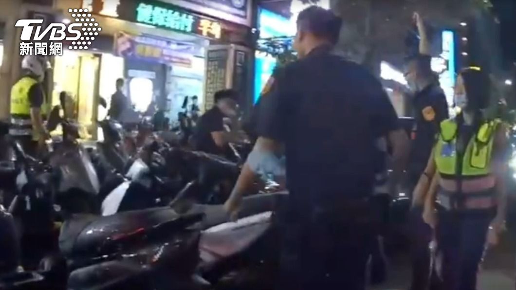 蘆洲晚間不平靜！2派人馬聚眾鬥毆　警方對空鳴5槍制止