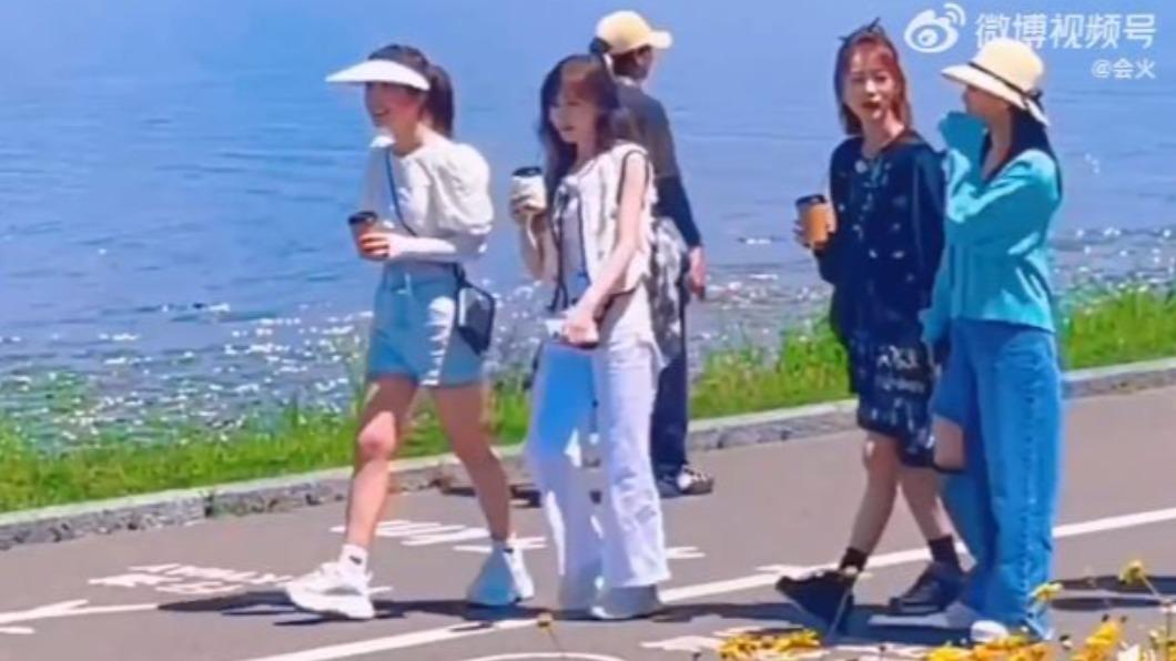 《星星的約定》由王心凌、阿嬌、阿Sa、吳謹言與黃小蕾擔任固定班底。(圖/翻攝自微博)