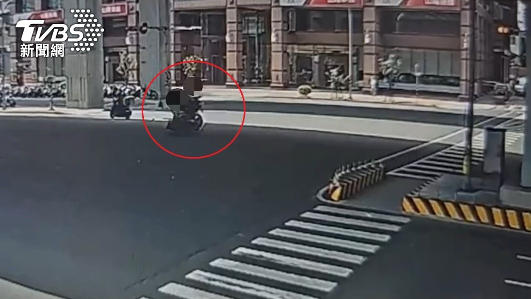 板橋婦人騎機車違規右轉　慘遭重機撞飛傷重不治