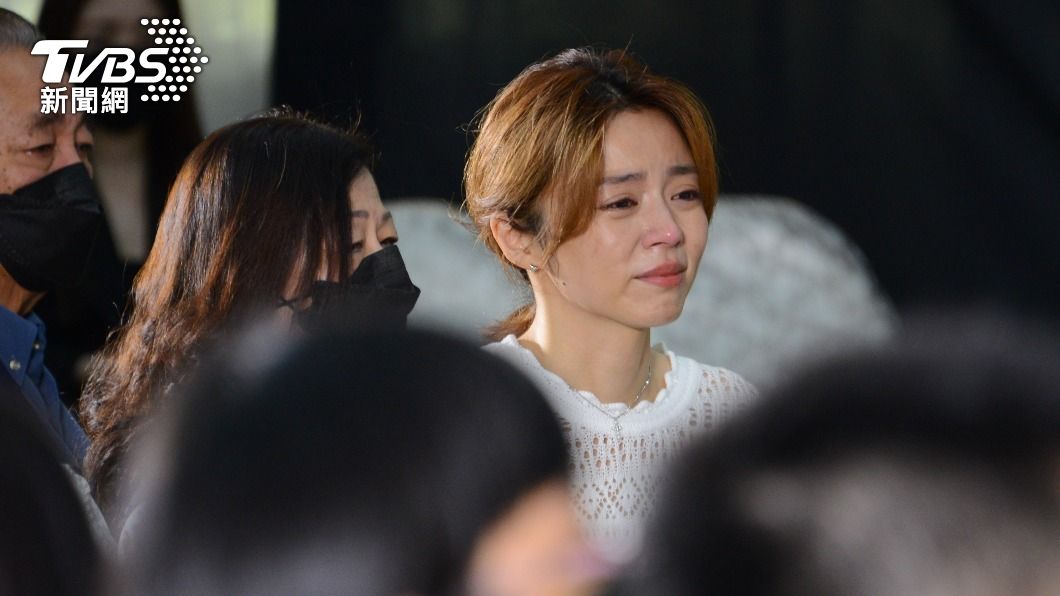2大夢想來不及實現!艾成高喊「要跟瞳瞳生小孩」王瞳台下潰堤
