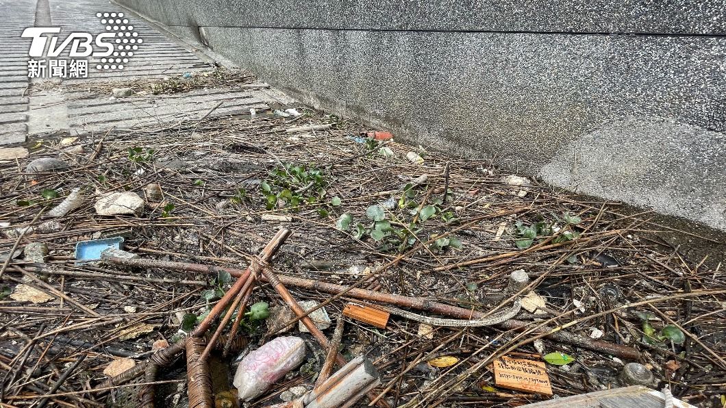 淡水河垃圾會「逆流而上」 新莊、三重為擱淺熱點