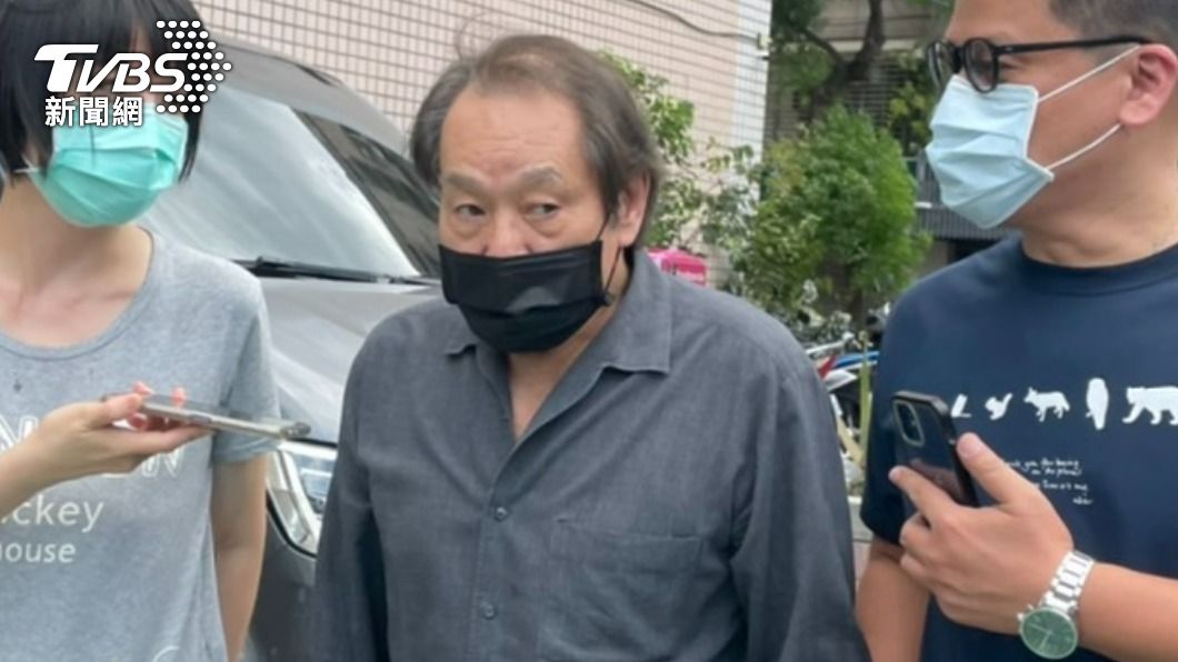 張魁原本要低調離開，媒體隨後上前訪問。（圖／謝佩樺攝）