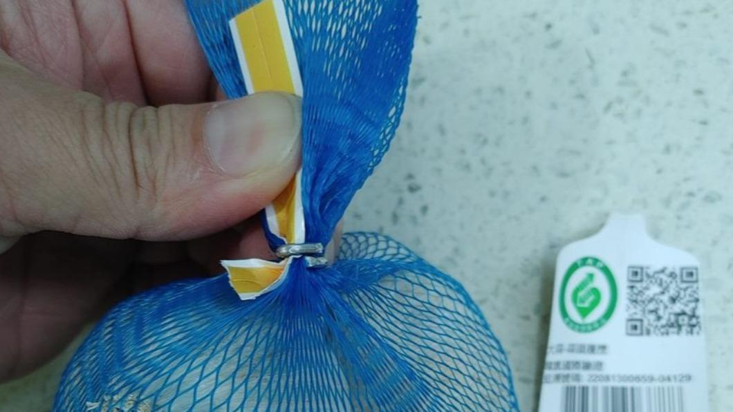 主婦長知識!網袋蒜頭綁鐵環「這樣開」 1招免用尖嘴鉗