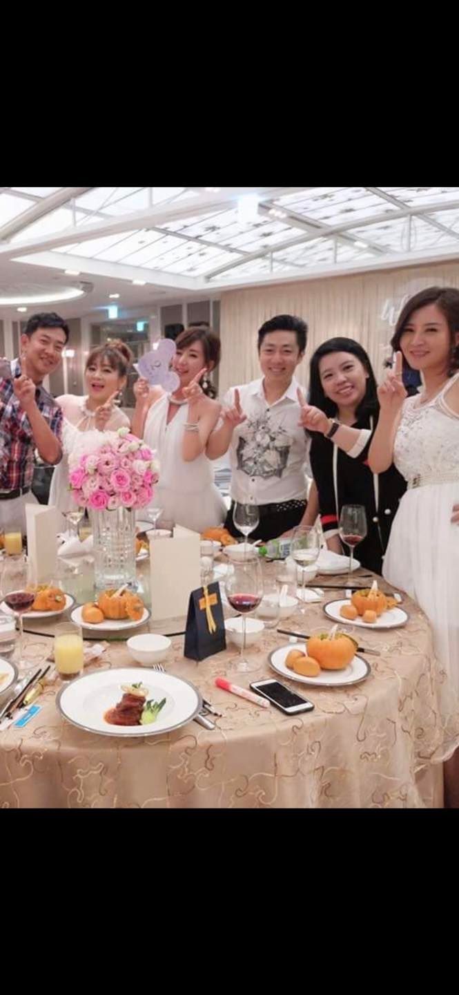 羅巧倫PO出和艾成合影。(圖/翻攝自羅巧倫 臉書)