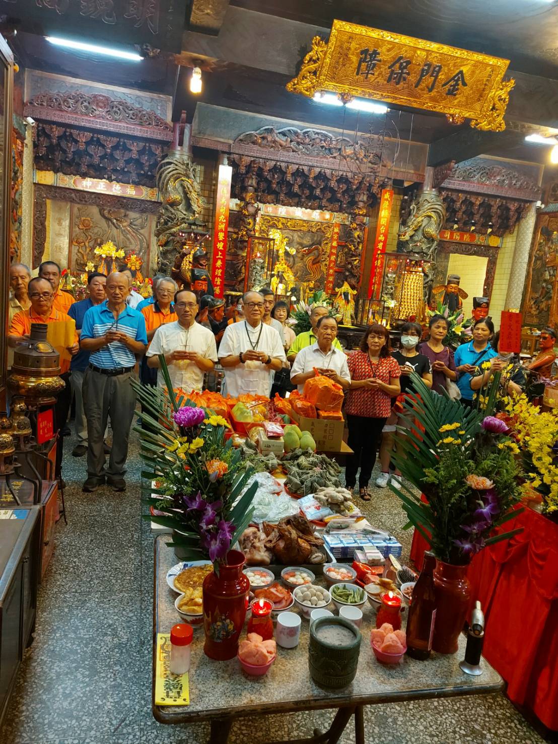 台中都城隍廟關鬼門前祭拜儀式。(圖/楊登嵙提供)