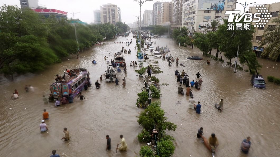今年7月是巴基斯坦30 年來最潮濕的一次,降雨量比過去30年同月的平均水平多 133%。(圖/達志影像路透社)