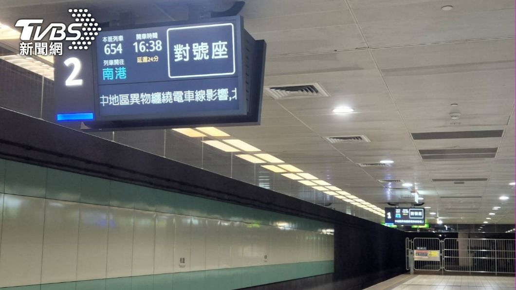 桃園站延誤24分鐘。(圖/讀者提供)