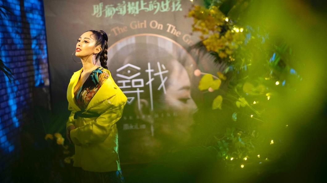 演唱會上辦婚禮?舞思愛開唱被逼哭五次 笑喊:我好忙!